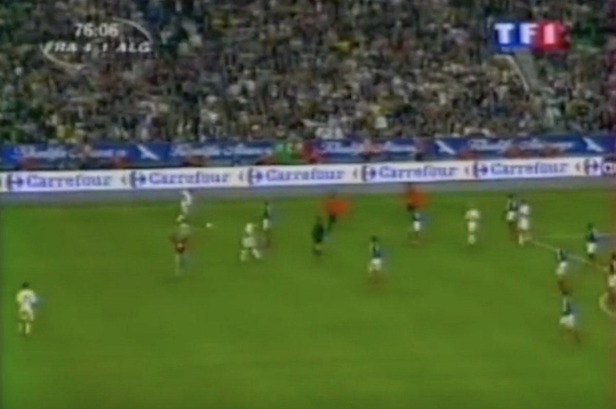 2001 (October 6) France 4-Algeria 1 (Friendly).avi - YouTube 2018-07-10 06-14-07.jpg